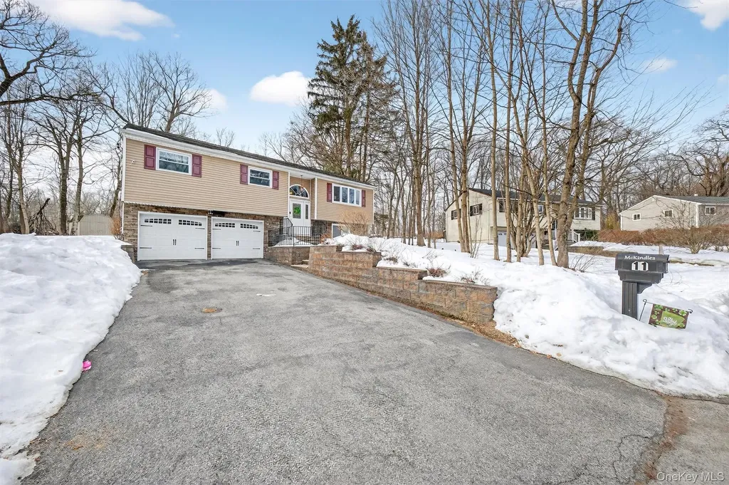 11 Darlene Drive Poughkeepsie NY 12601