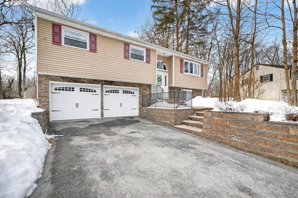 11 Darlene Drive Poughkeepsie NY 12601