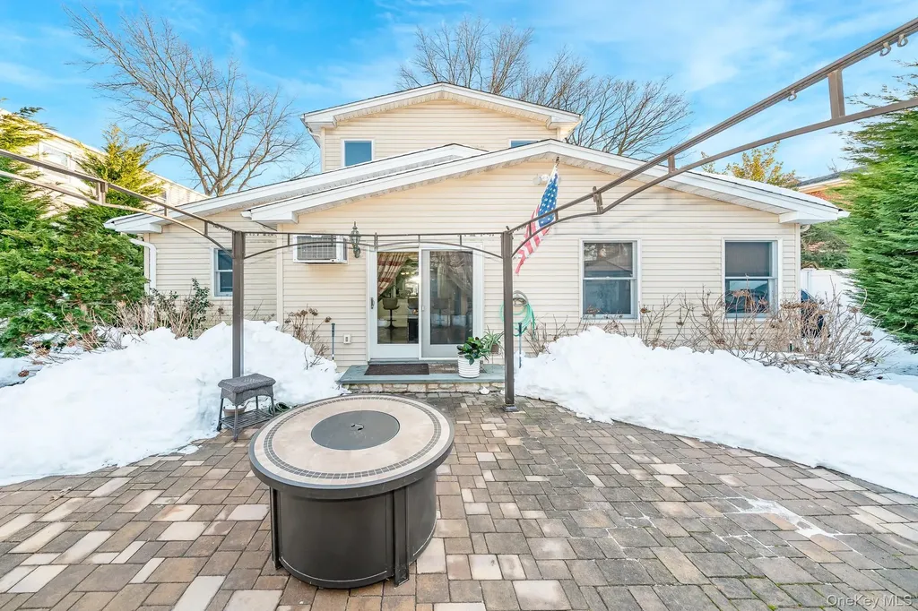25 Old Mill Road Merrick NY 11566