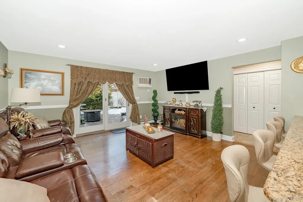 25 Old Mill Road Merrick NY 11566