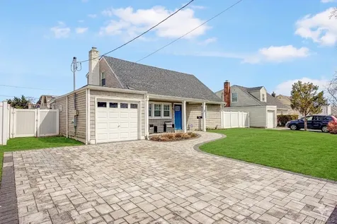 1031 Jefferson Street Baldwin NY 11510