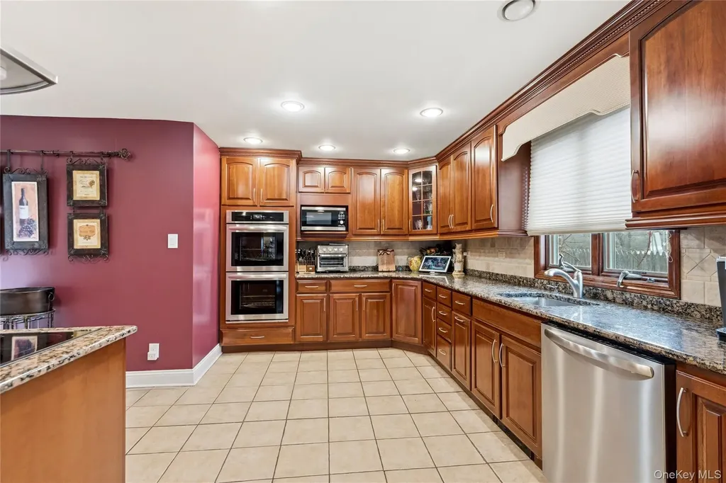 4 Lancaster Avenue Baldwin NY 11510