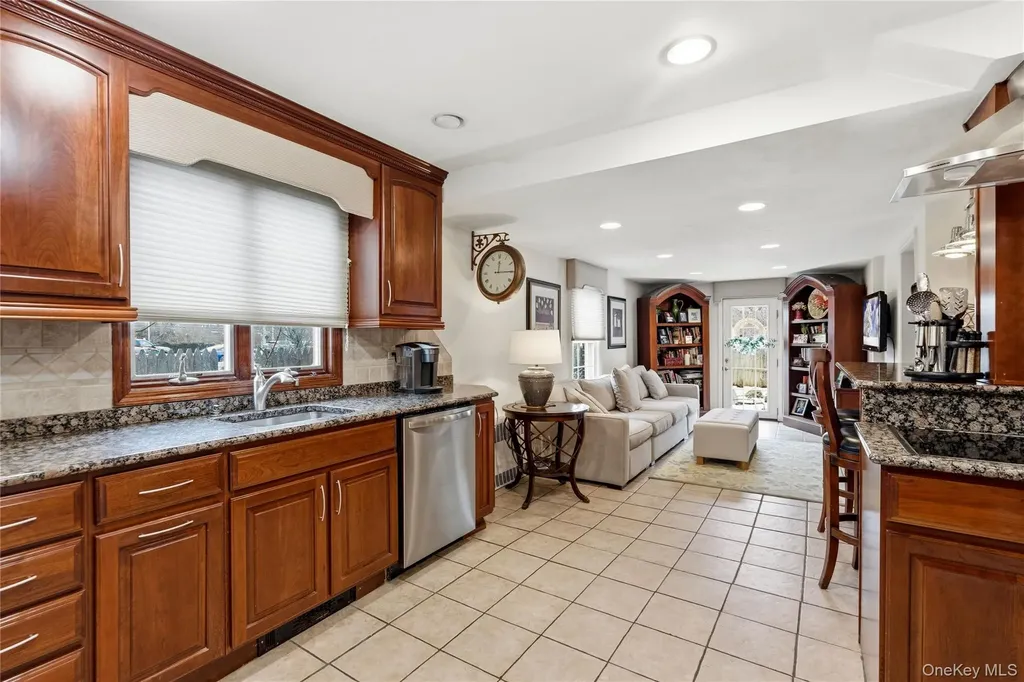 4 Lancaster Avenue Baldwin NY 11510