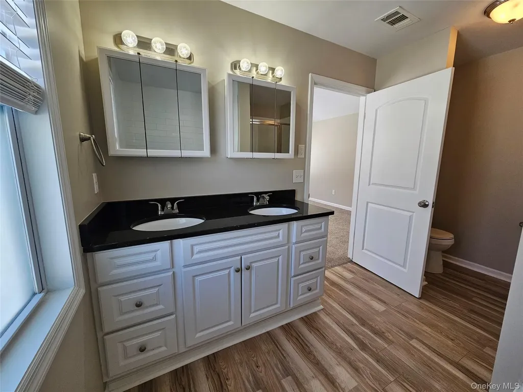 53 Cornwall Lane Middletown NY 10940