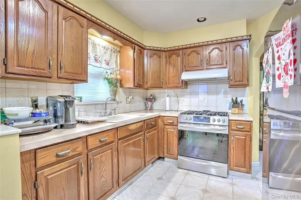 815 Quincy Avenue Bronx NY 10465