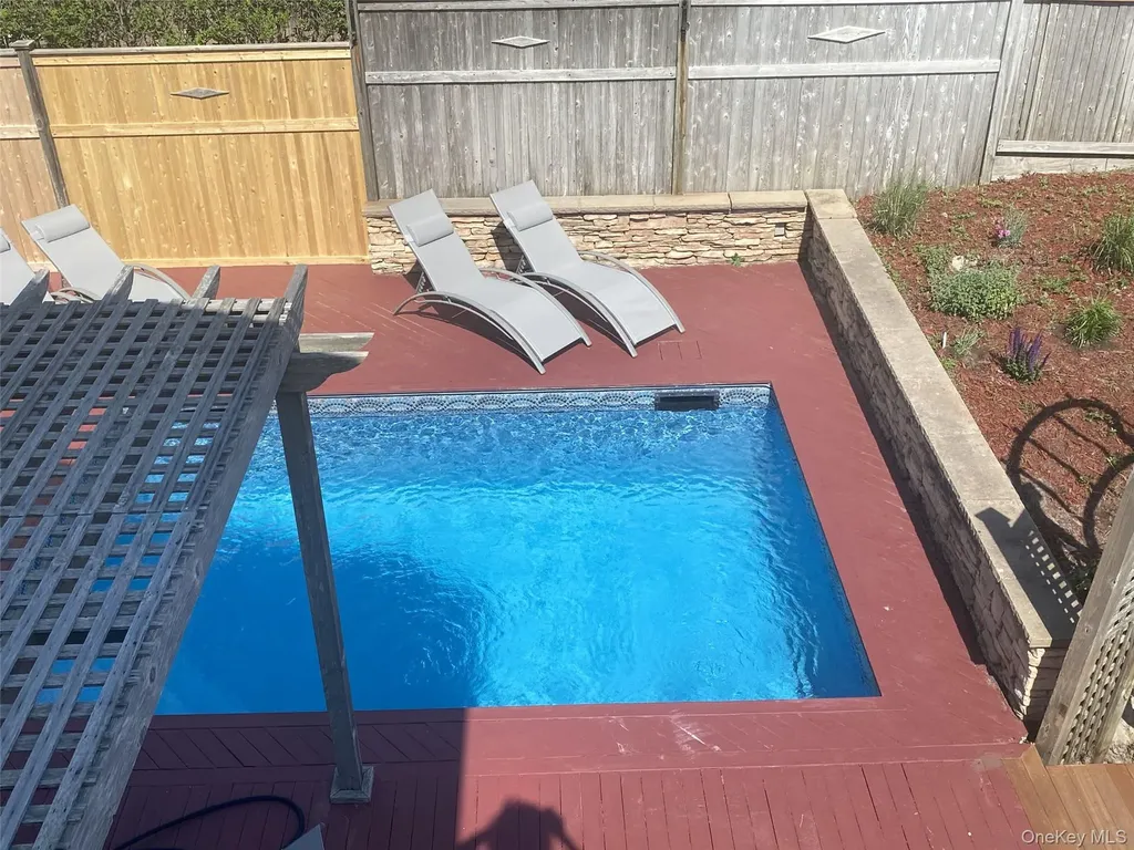 300 Lewis Walk Cherry Grove NY 11782