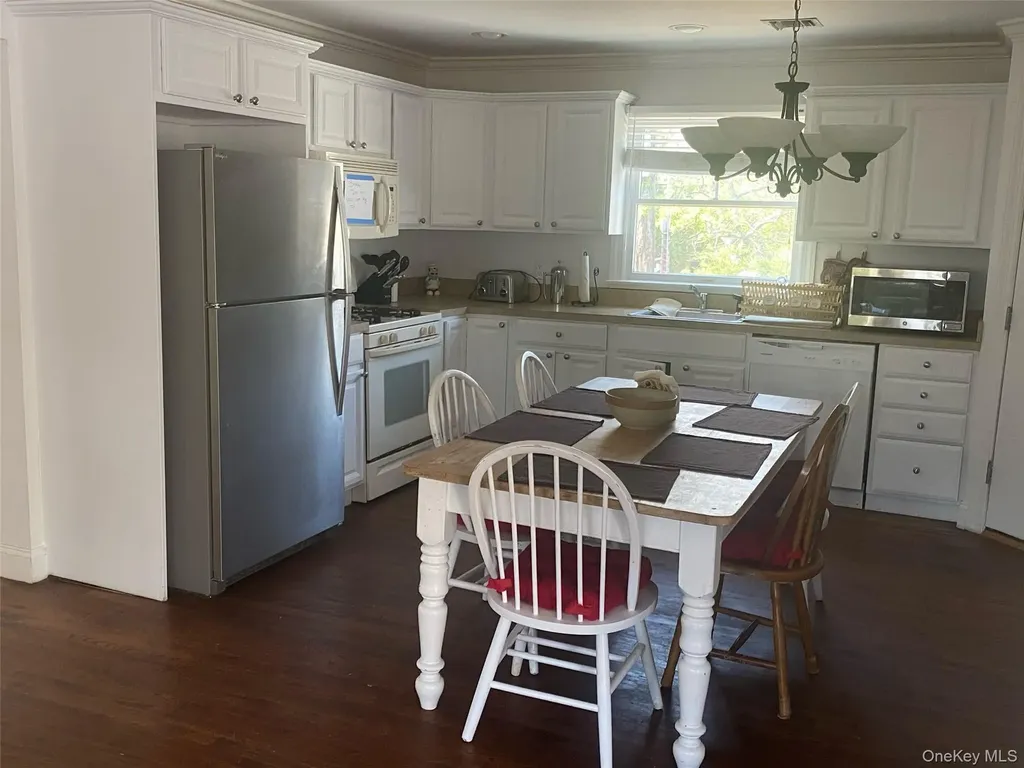300 Lewis Walk Cherry Grove NY 11782