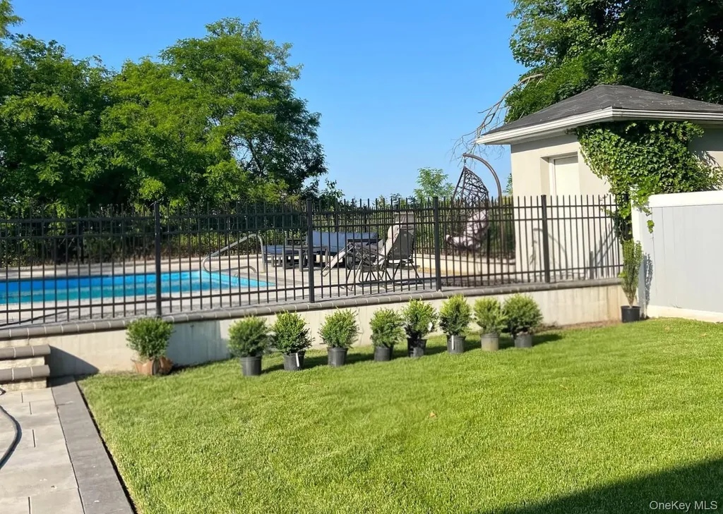 4 Ivy Street Cedarhurst NY 11516