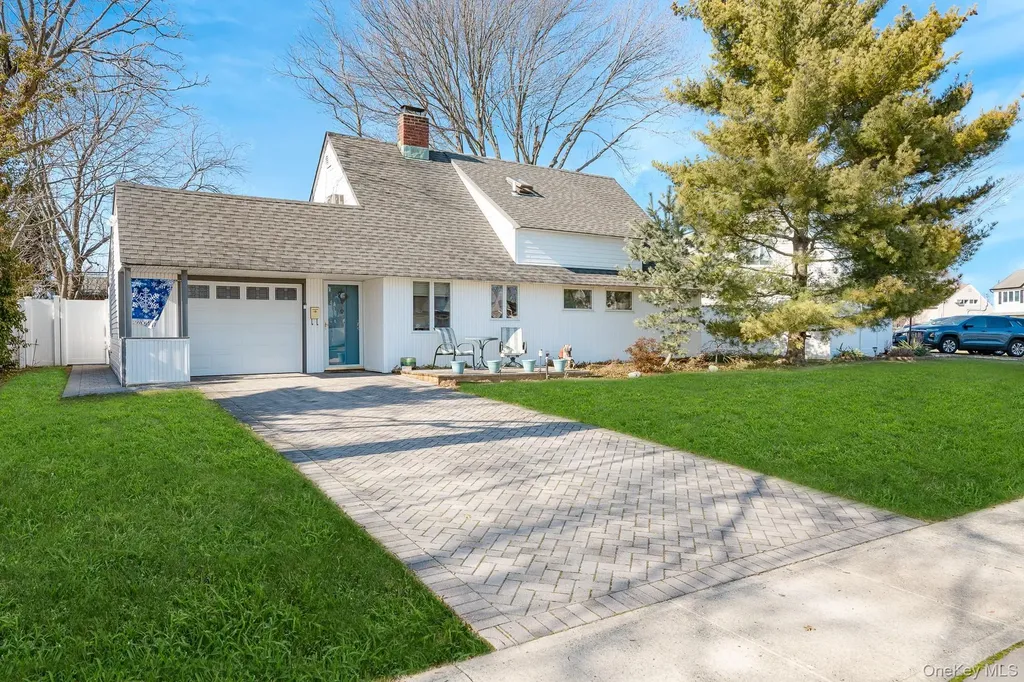 44 Disc Lane Wantagh NY 11793