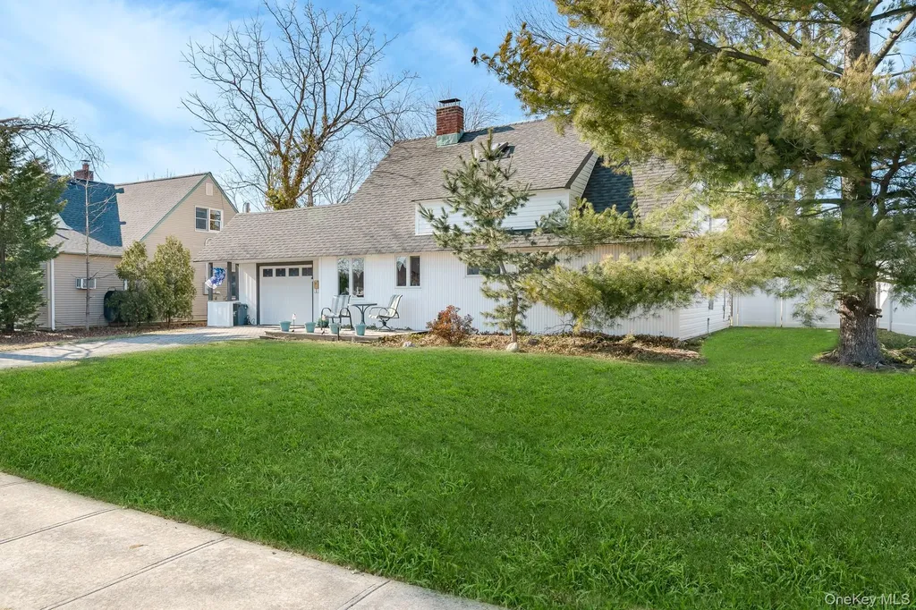 44 Disc Lane Wantagh NY 11793