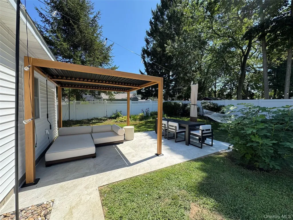 83 Vanderbilt Avenue West Babylon NY 11704