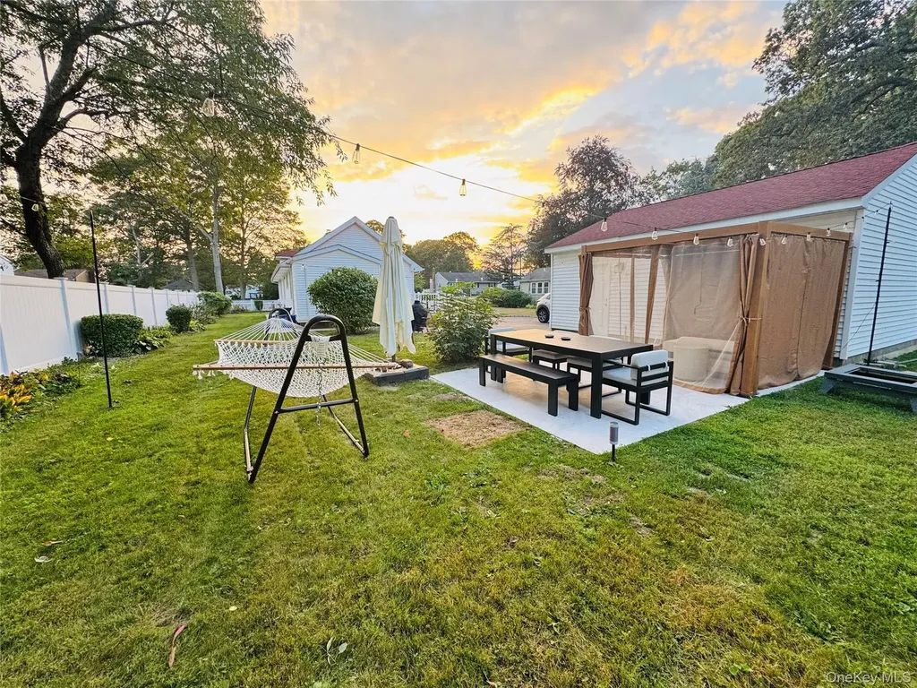 83 Vanderbilt Avenue West Babylon NY 11704