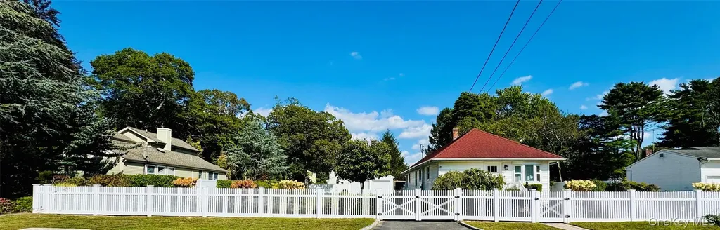 83 Vanderbilt Avenue West Babylon NY 11704