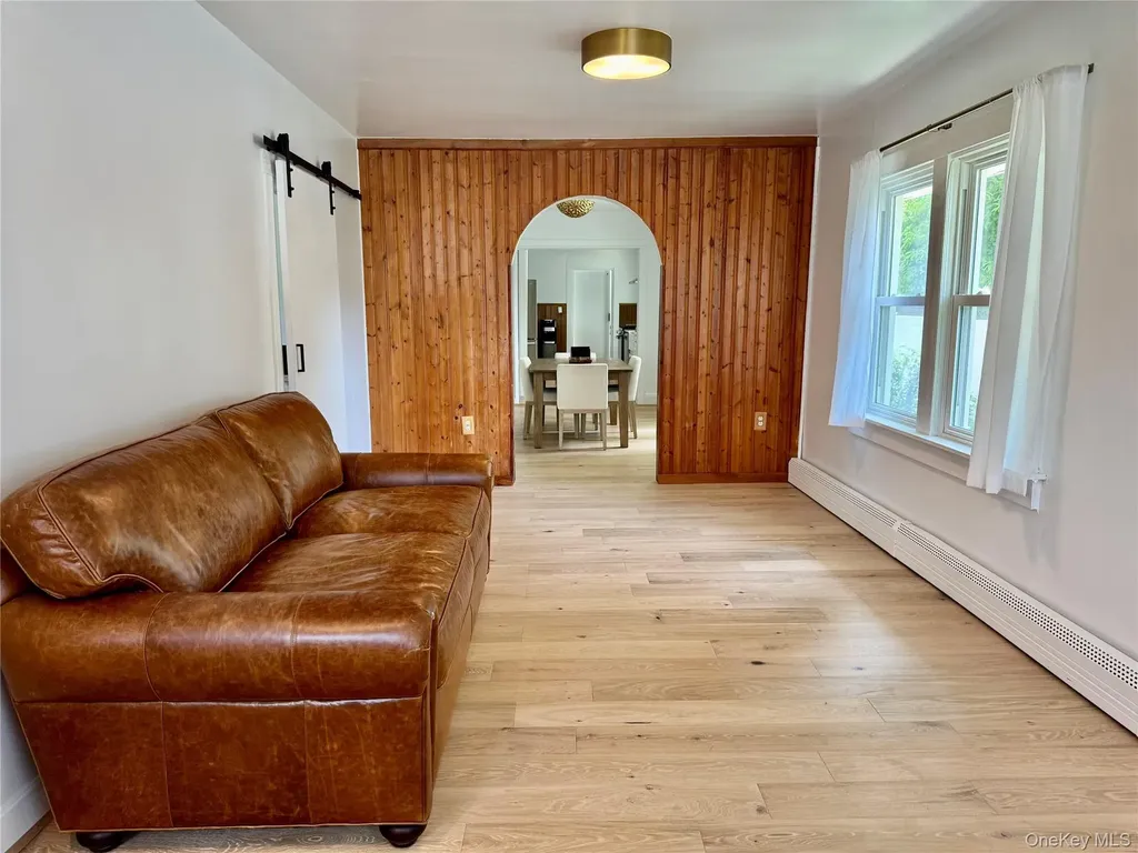 83 Vanderbilt Avenue West Babylon NY 11704