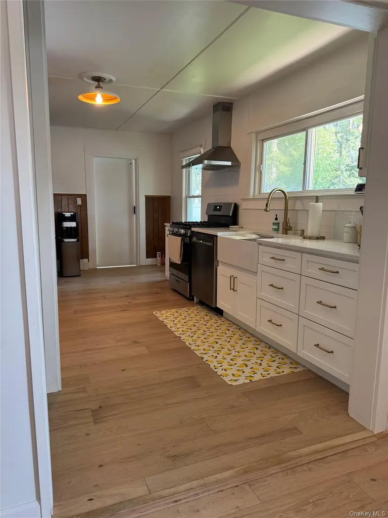 83 Vanderbilt Avenue West Babylon NY 11704