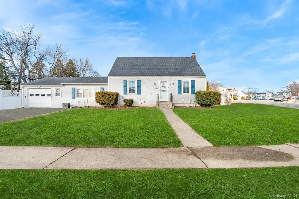 3683 Hawk Road Levittown NY 11756