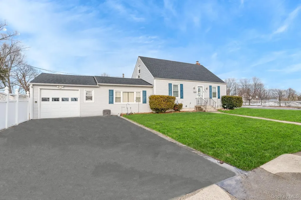 3683 Hawk Road Levittown NY 11756