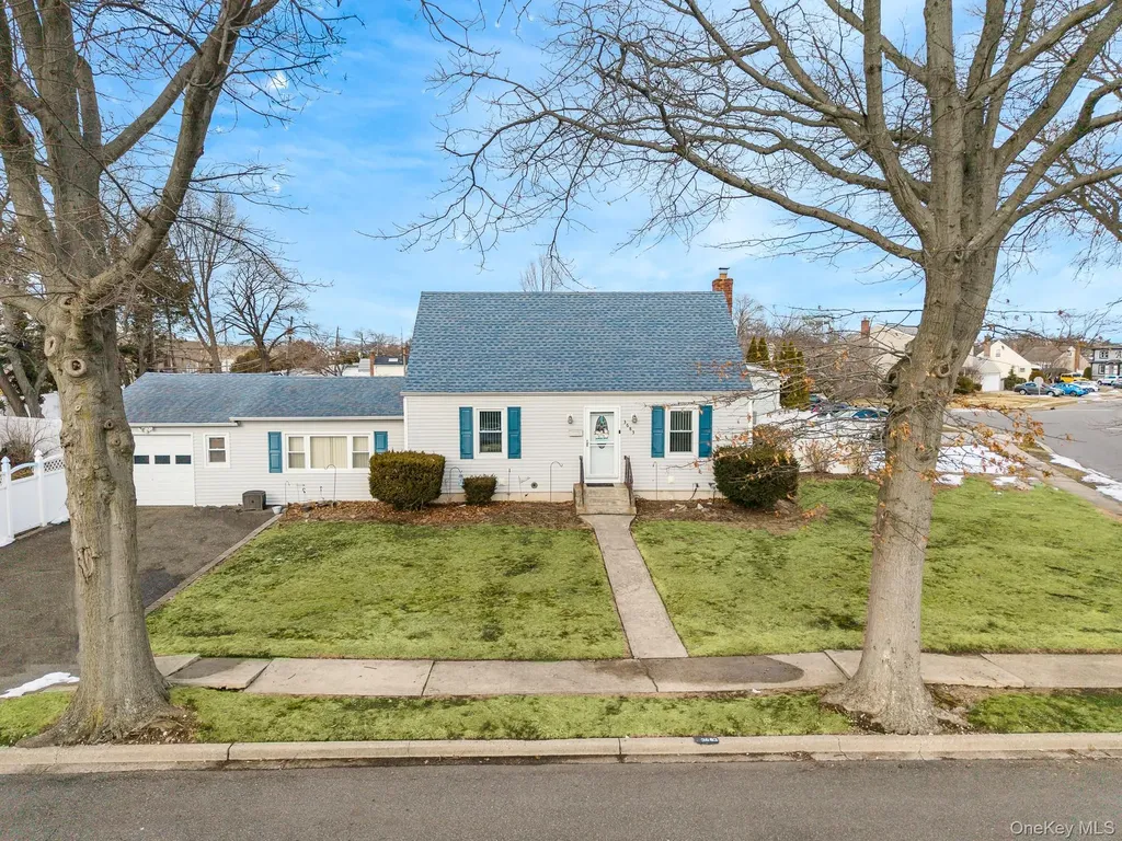 3683 Hawk Road Levittown NY 11756