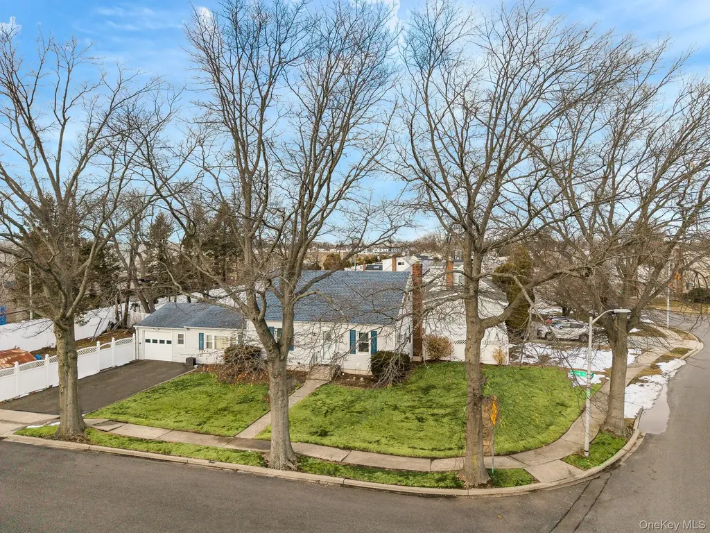 3683 Hawk Road Levittown NY 11756