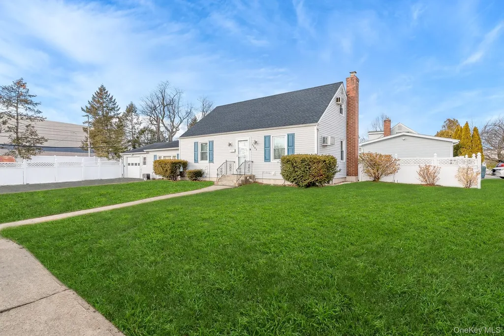 3683 Hawk Road Levittown NY 11756
