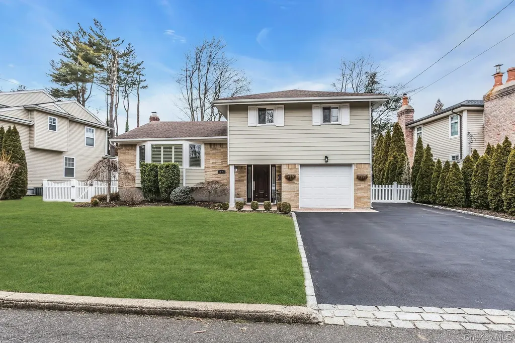 17 Meadowfield Glen Cove NY 11542