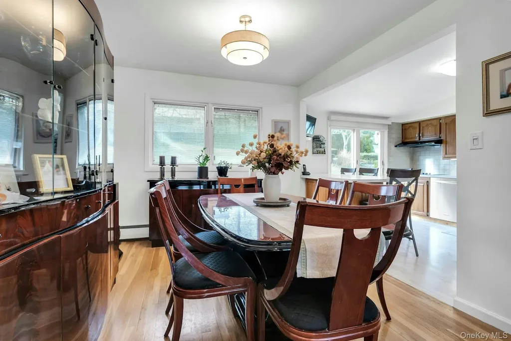 17 Meadowfield Glen Cove NY 11542