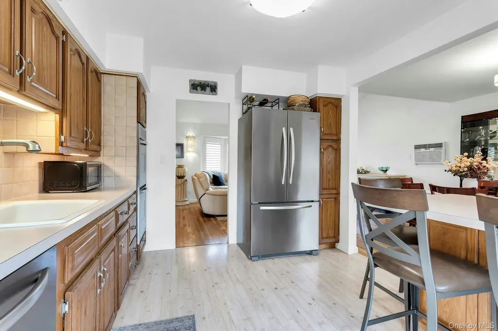 17 Meadowfield Glen Cove NY 11542
