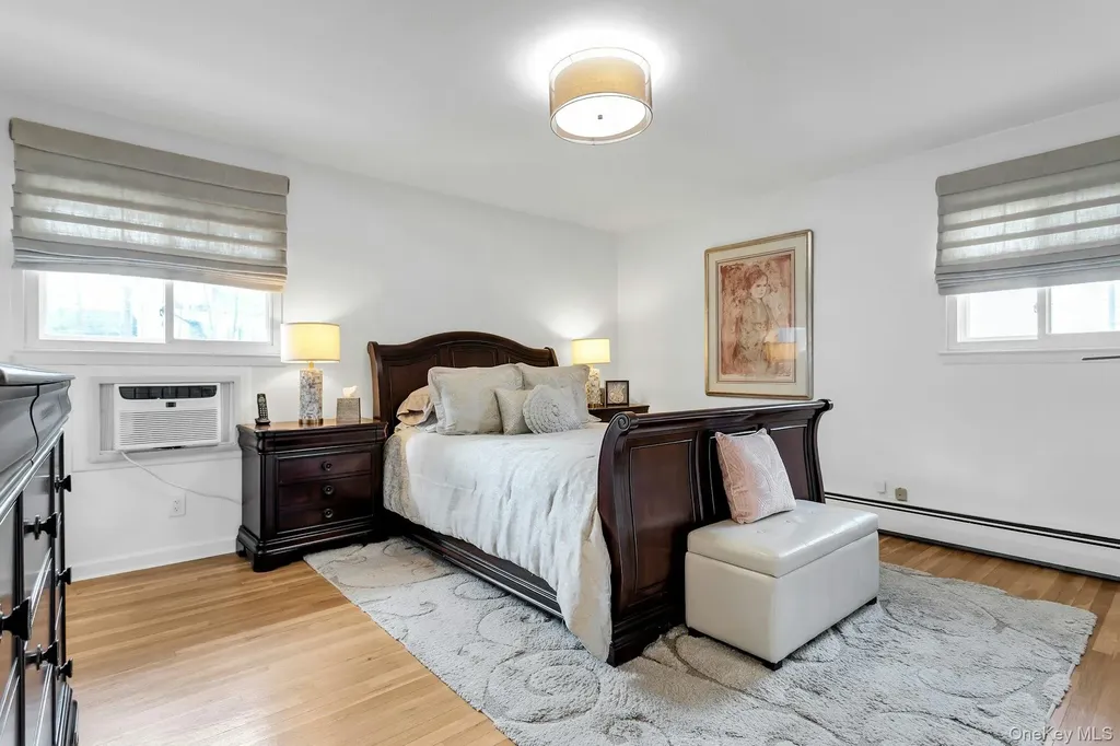 17 Meadowfield Glen Cove NY 11542