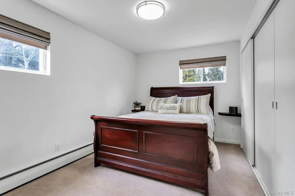 17 Meadowfield Glen Cove NY 11542