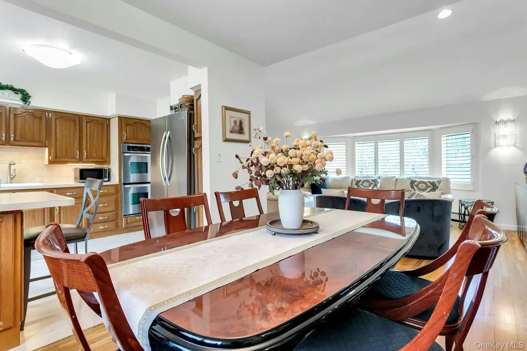 17 Meadowfield Glen Cove NY 11542
