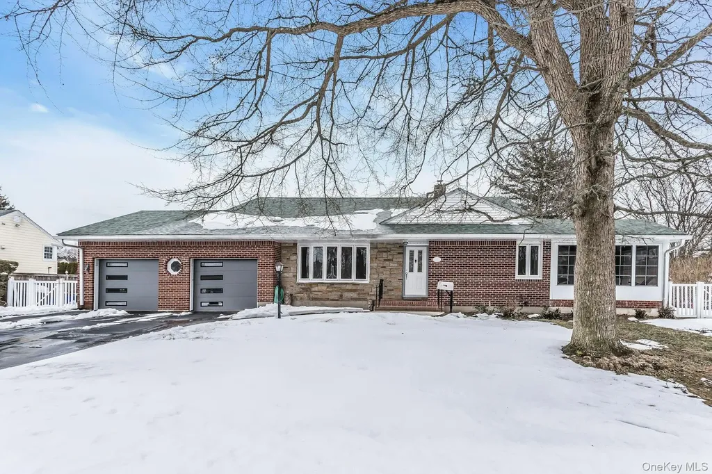 56 Dowsing Place Amityville NY 11701