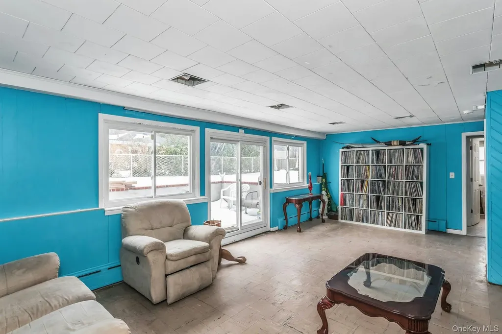 56 Dowsing Place Amityville NY 11701