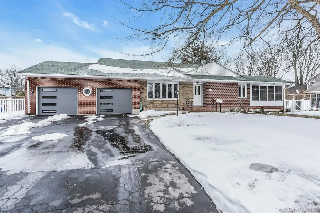 56 Dowsing Place Amityville NY 11701