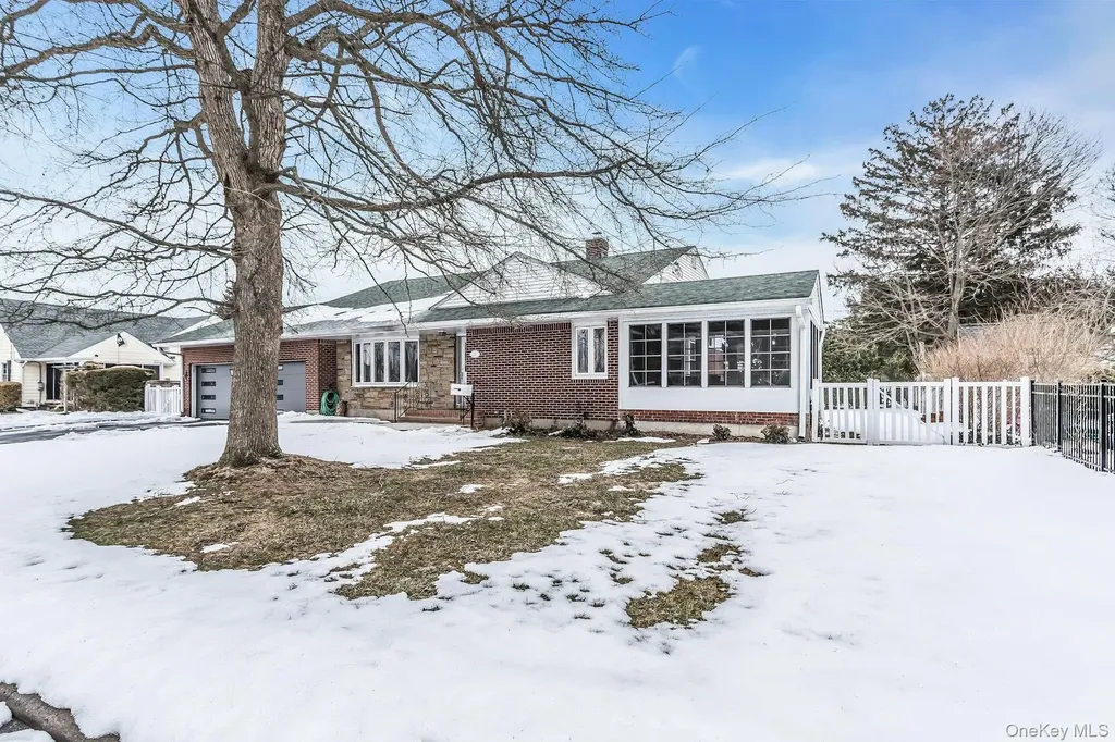56 Dowsing Place Amityville NY 11701