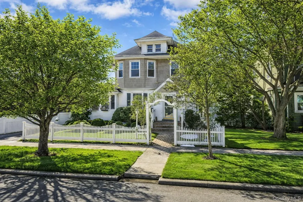 367 Vincent Avenue Lynbrook NY 11563