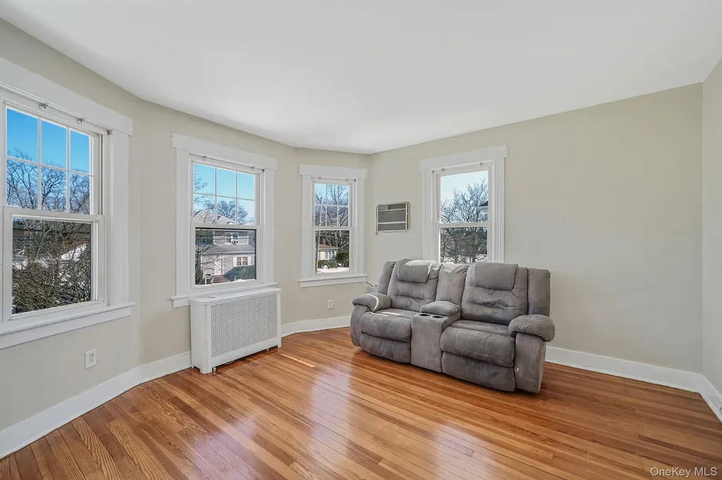 367 Vincent Avenue Lynbrook NY 11563