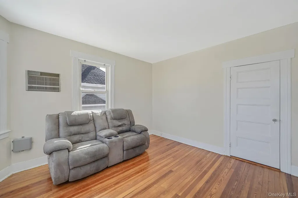 367 Vincent Avenue Lynbrook NY 11563