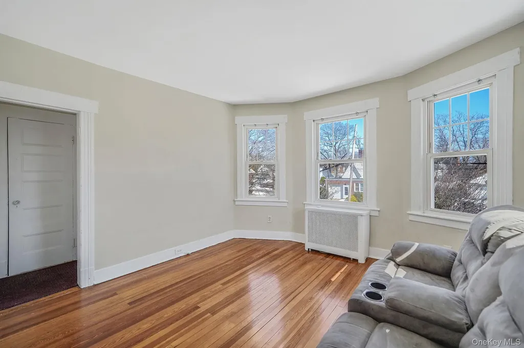367 Vincent Avenue Lynbrook NY 11563