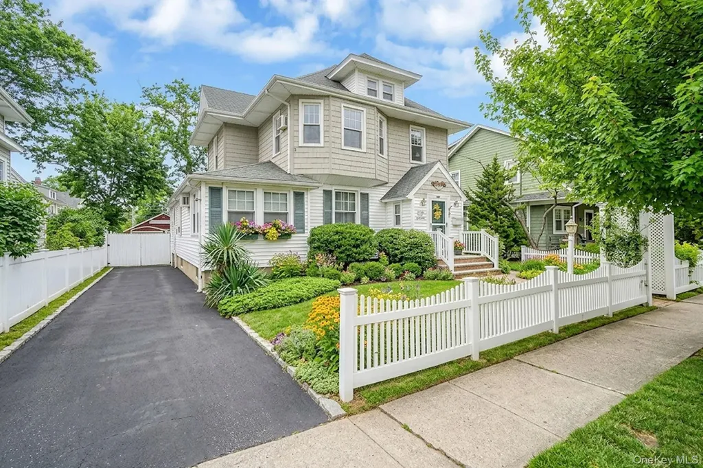 367 Vincent Avenue Lynbrook NY 11563