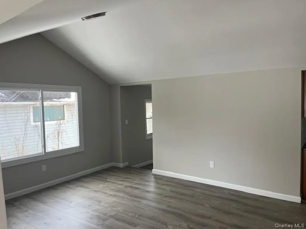 87 Ferndale Avenue Selden NY 11784
