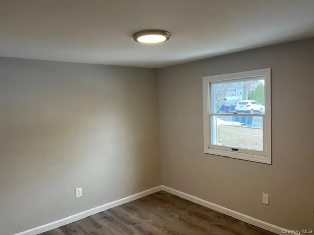 87 Ferndale Avenue Selden NY 11784