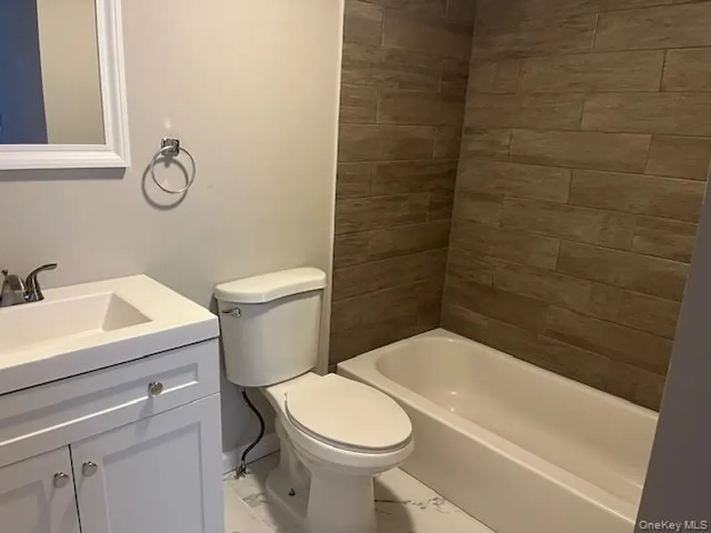 87 Ferndale Avenue Selden NY 11784