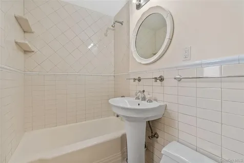142 Garth Road Scarsdale NY 10583