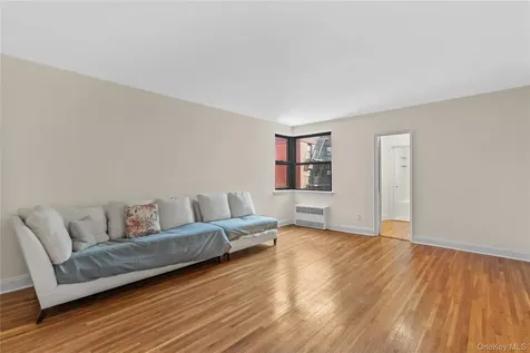142 Garth Road Scarsdale NY 10583