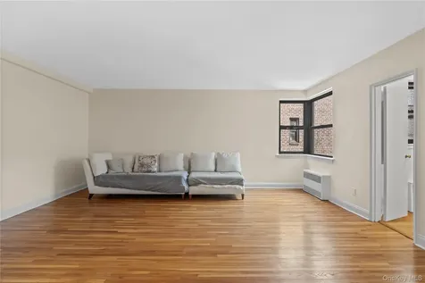 142 Garth Road Scarsdale NY 10583