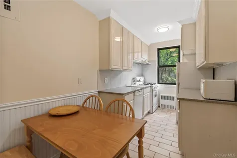 142 Garth Road Scarsdale NY 10583