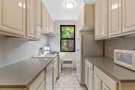 142 Garth Road Scarsdale NY 10583