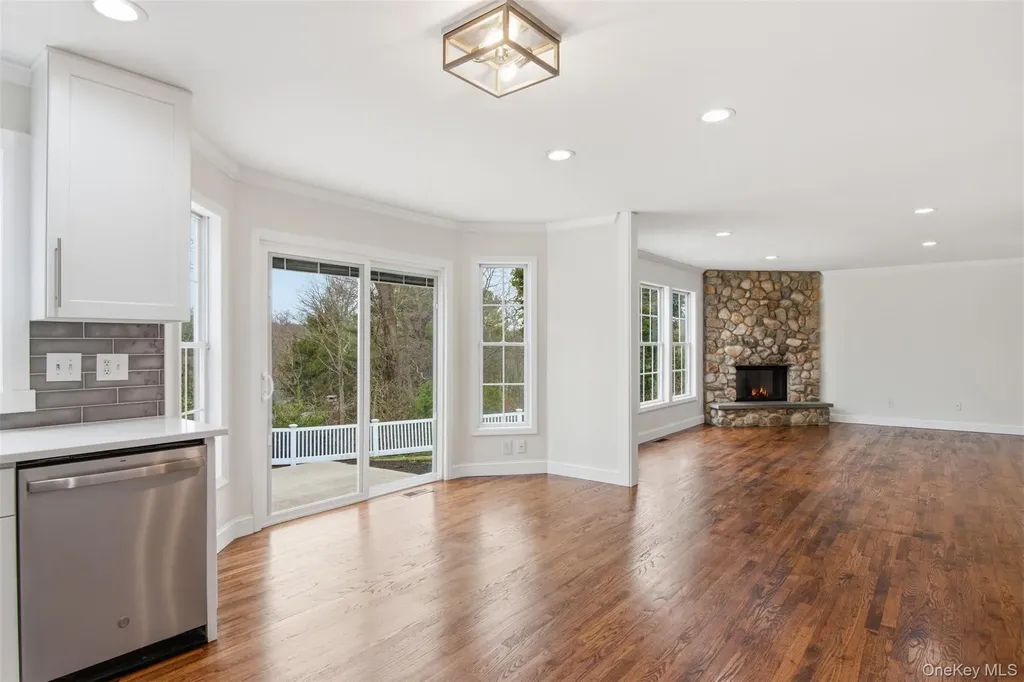 24 North Drive Centerport NY 11721