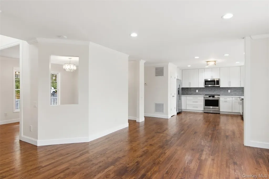 24 North Drive Centerport NY 11721