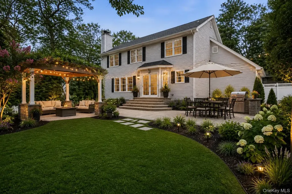 24 North Drive Centerport NY 11721